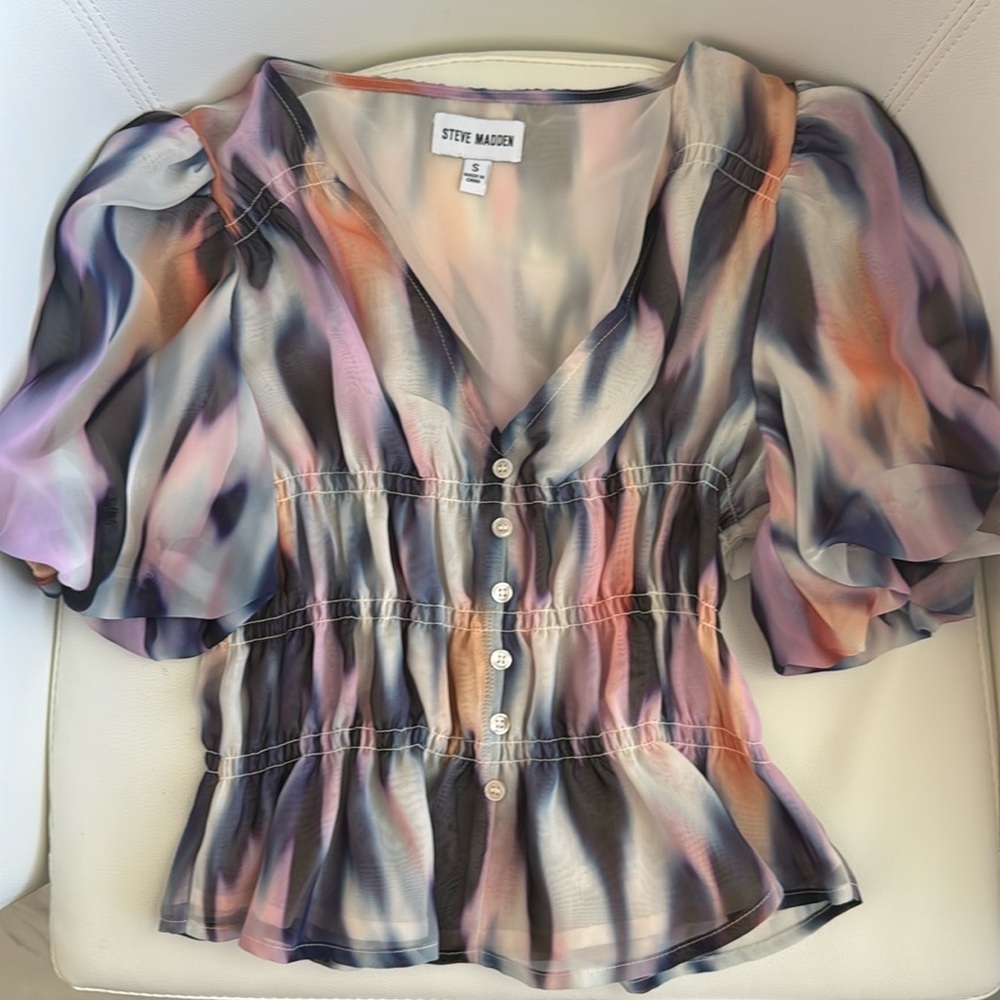 Steve Madden Printed Puff Sleeve Top Women’s Size Small. Never worn.